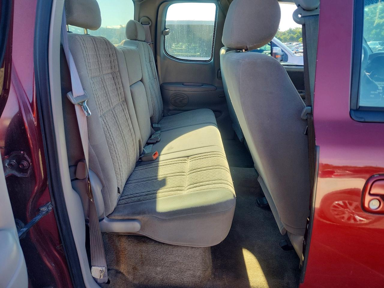 2004 Toyota Tundra Sr5 Red vin: 5TBBN44174S434402