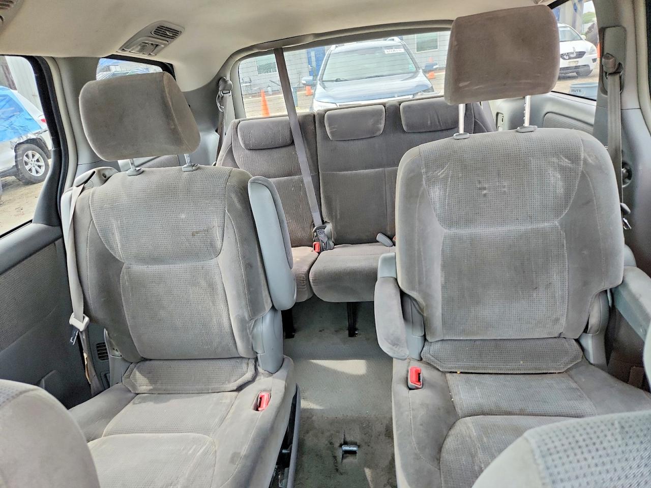 2004 Toyota Sienna Le 7 Passenger Blue vin: 5TDZA23C64S169741