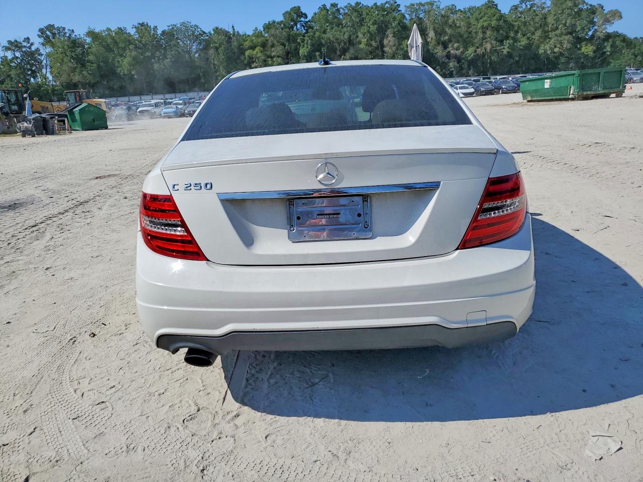 2012 Mercedes-benz C 250 White vin: WDDGF4HB8CA602675