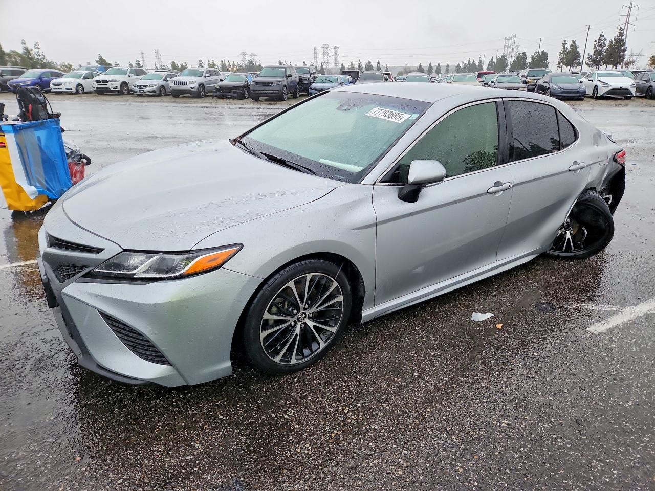 2018 Toyota Camry L Серебряный vin: JTNB11HK8J3049833