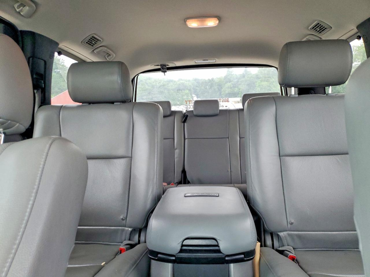 2011 Toyota Sequoia Platinum Silver vin: 5TDDY5G18BS049968