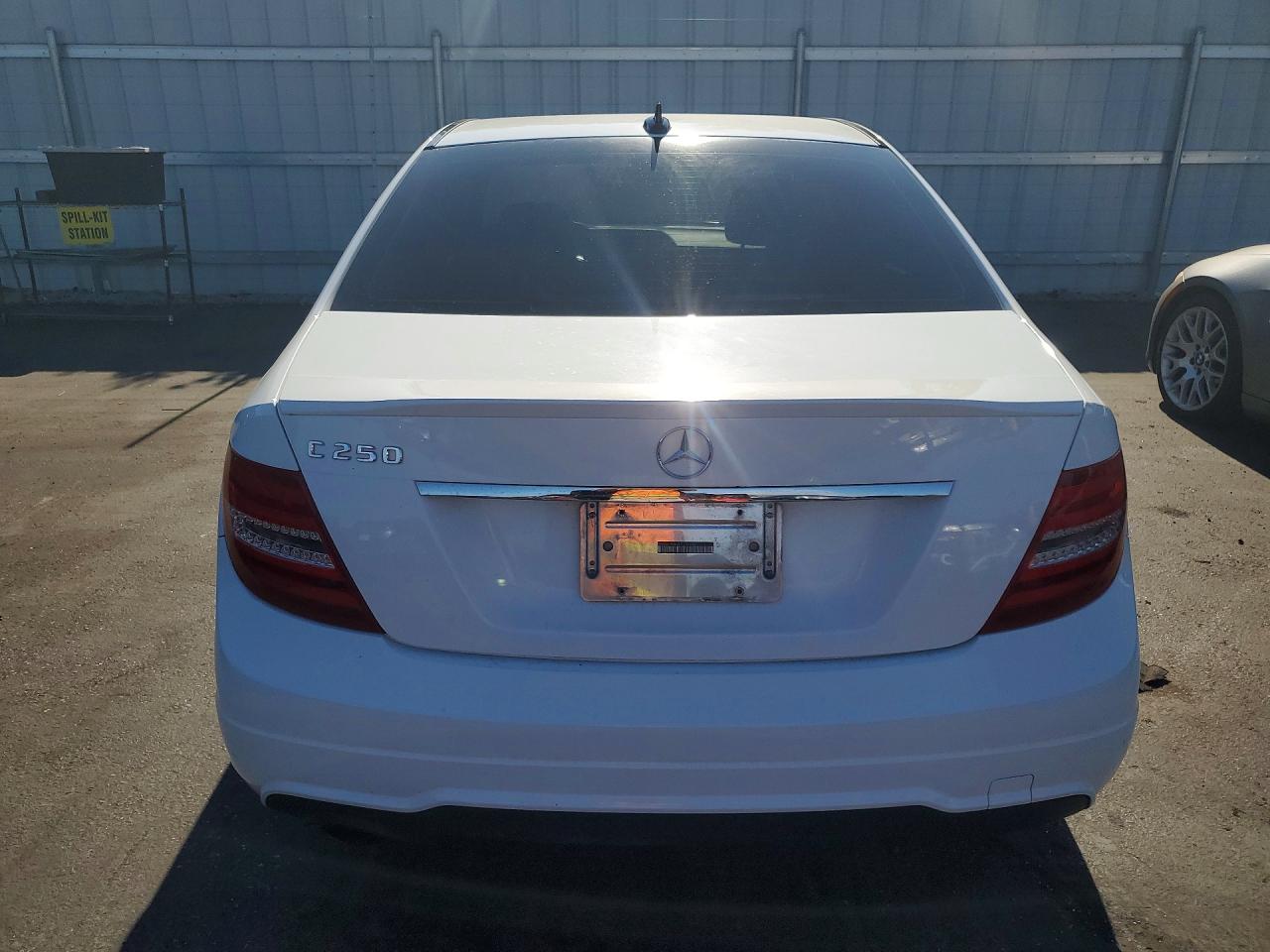 2014 Mercedes-benz C 250 White vin: WDDGF4HB1EG239426