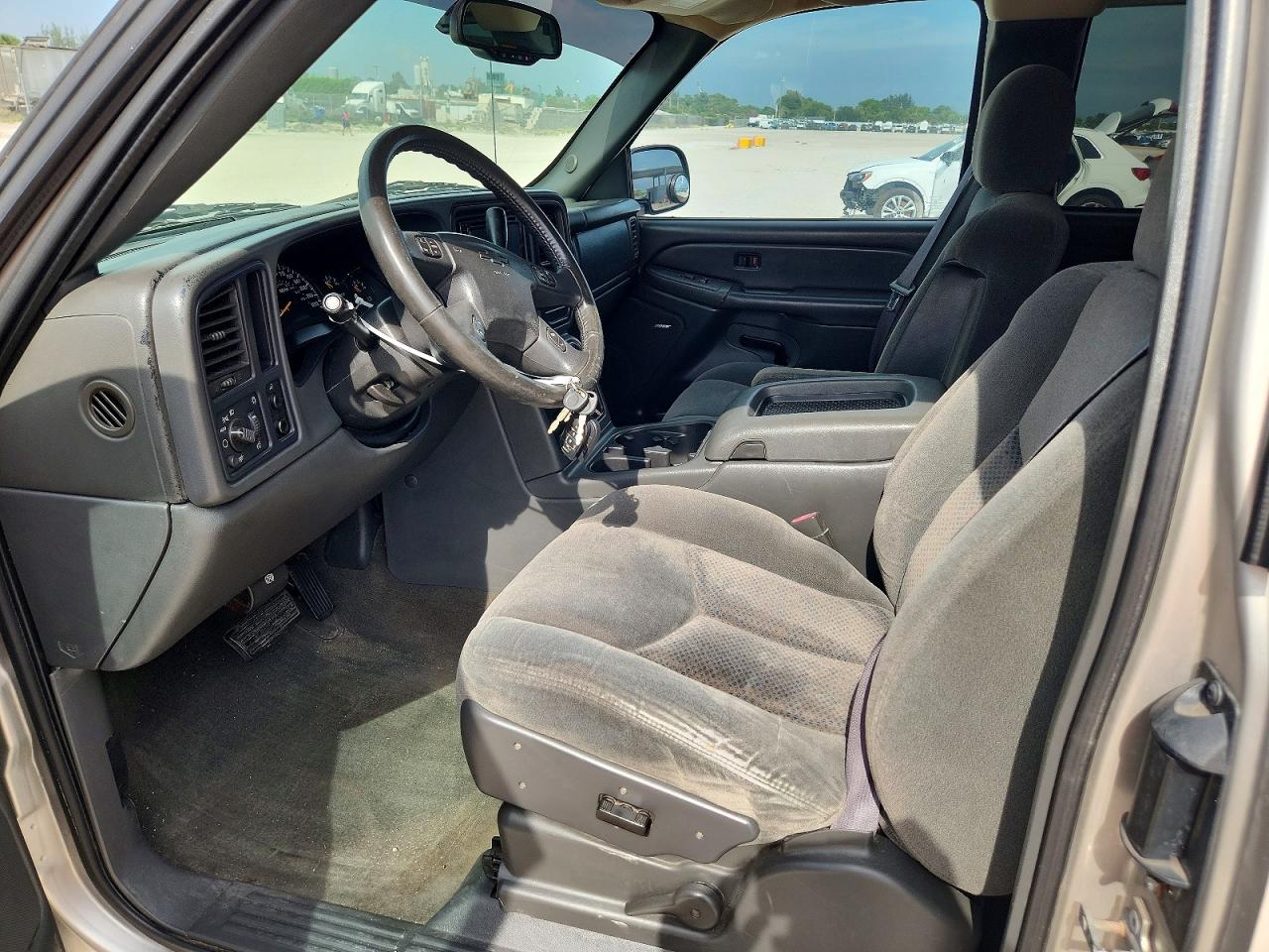 2004 Chevrolet Silverado C1500 Silver vin: 2GCEC19T241388813