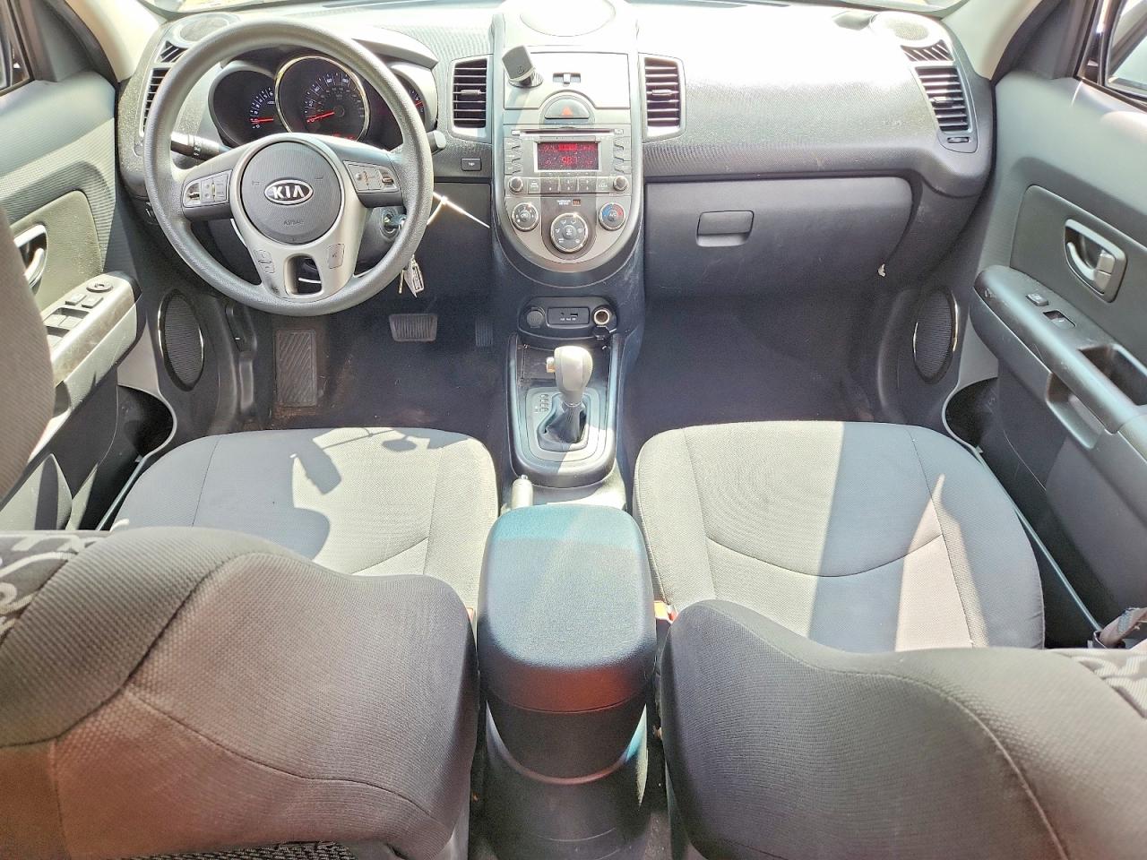 2011 Kia Soul + Black vin: KNDJT2A25B7209428