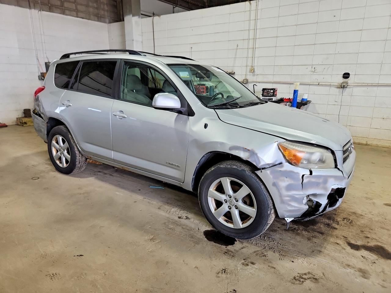 2007 Toyota Rav4 Limited Silver vin: JTMBD31V575114727