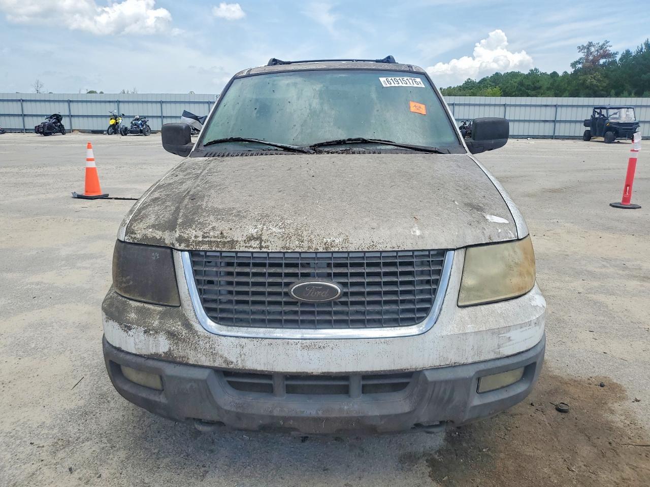 2005 Ford Expedition Xlt White vin: 1FMPU16555LB12452