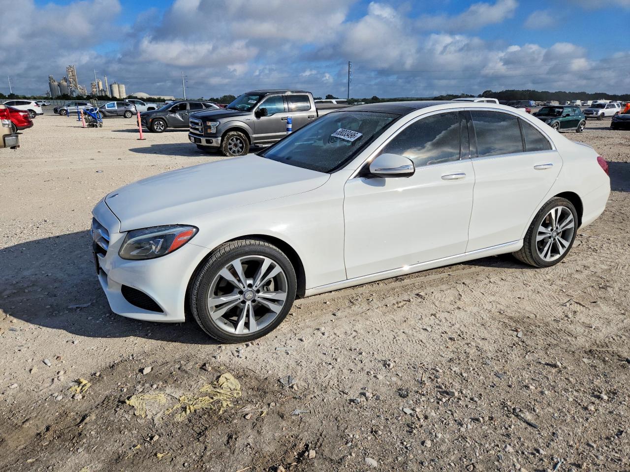 2015 Mercedes-benz C 300 Белый vin: 55SWF4JB3FU060928