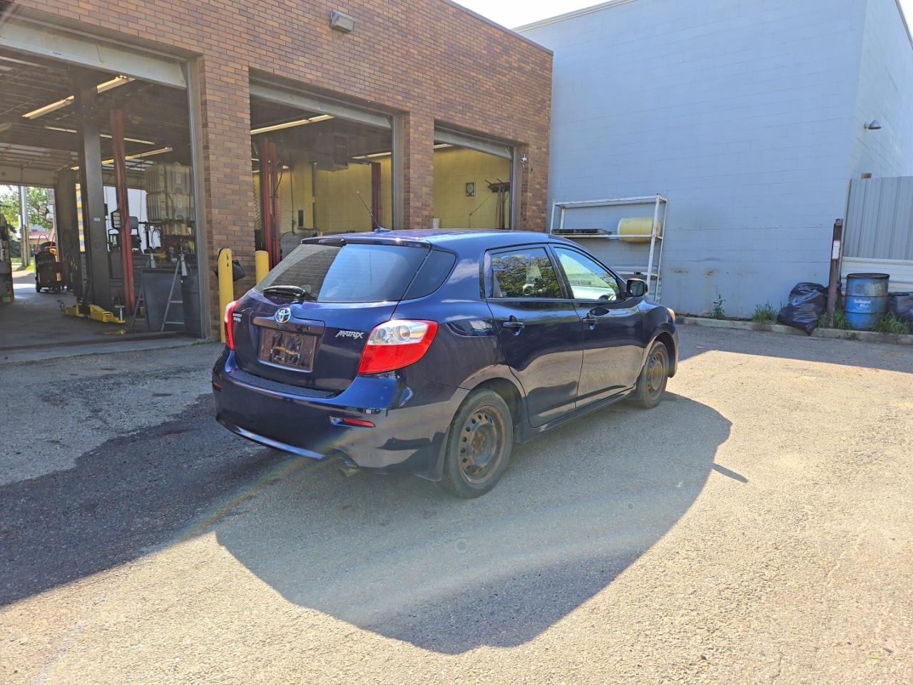 2009 Toyota Corolla Matrix Blue vin: 2T1KU40E49C046286