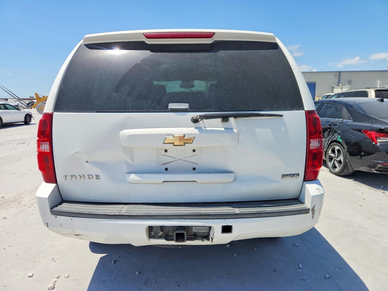 2007 Chevrolet Tahoe C1500 White vin: 1GNFC130X7J237514