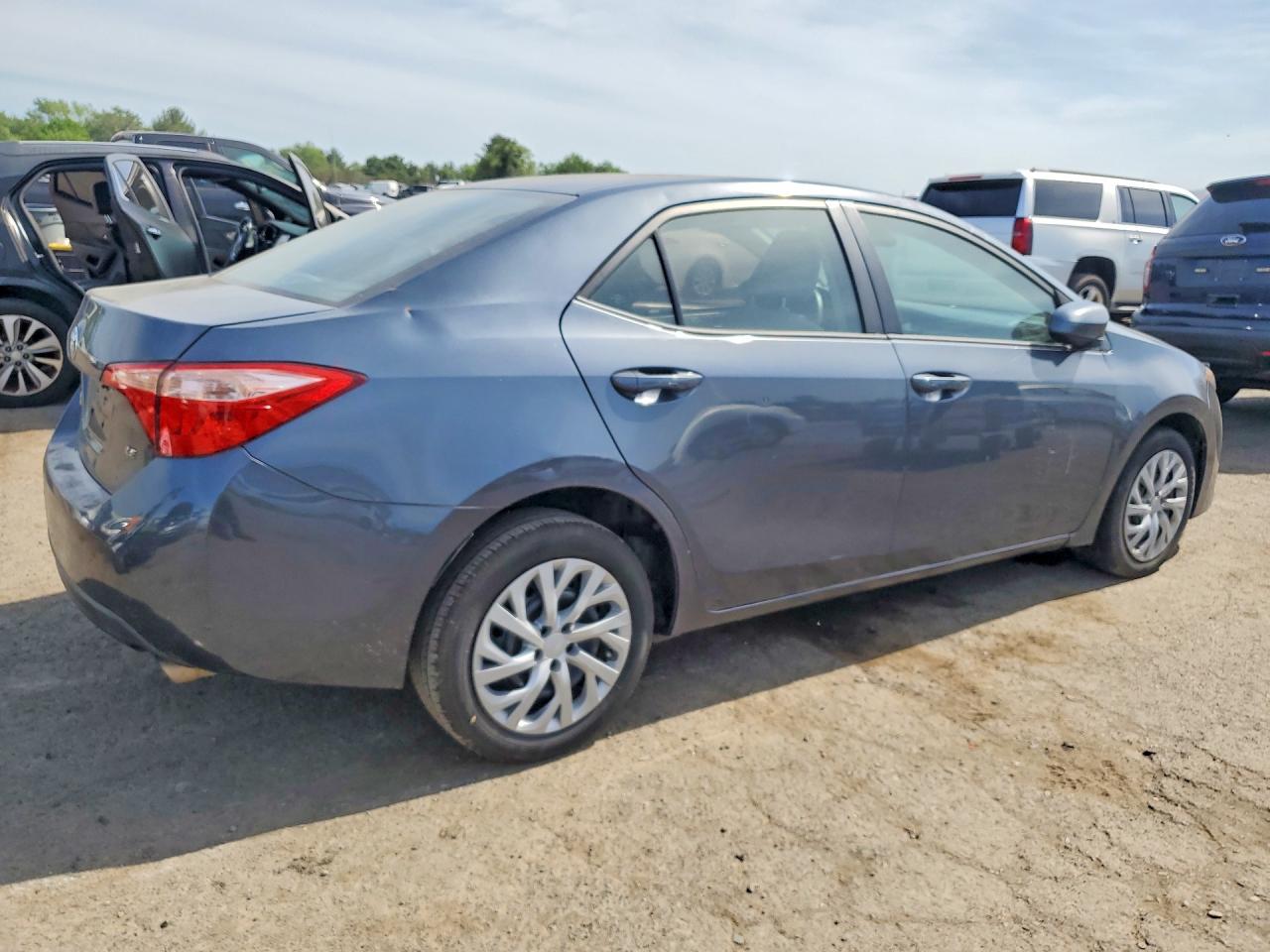 2017 Toyota Corolla Le Blue vin: 5YFBURHE8HP593769