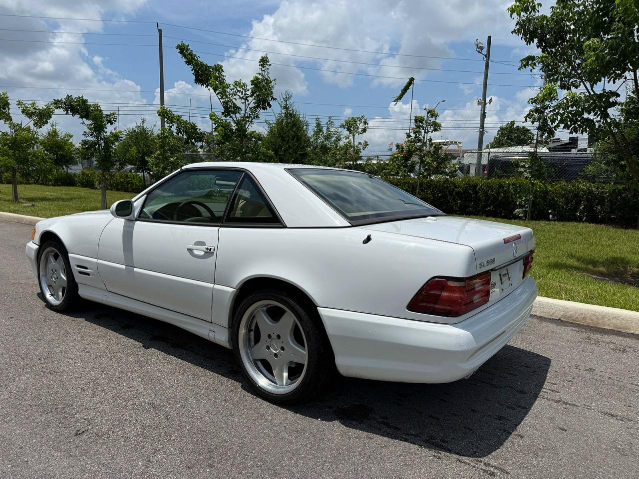 2001 Mercedes-benz Sl 500 White vin: WDBFA68F71F198298