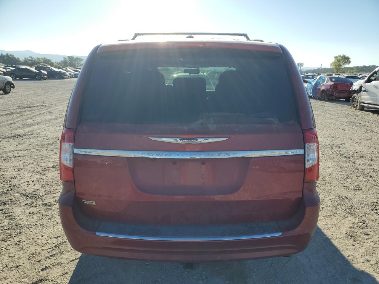 2014 Chrysler Town & Country Touring Red vin: 2C4RC1BG4ER437754