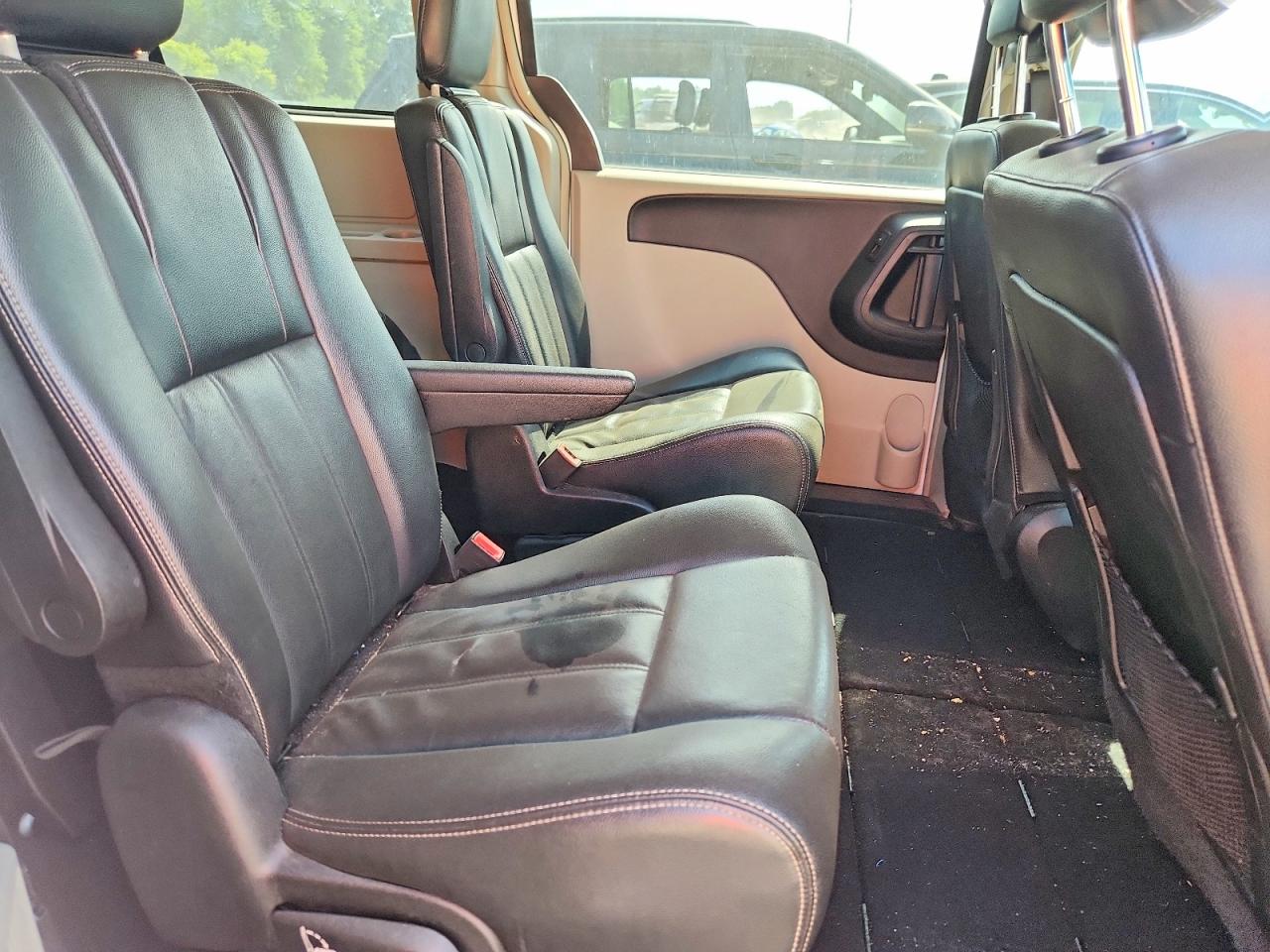 2014 Chrysler Town & Country Touring White vin: 2C4RC1BG4ER158191
