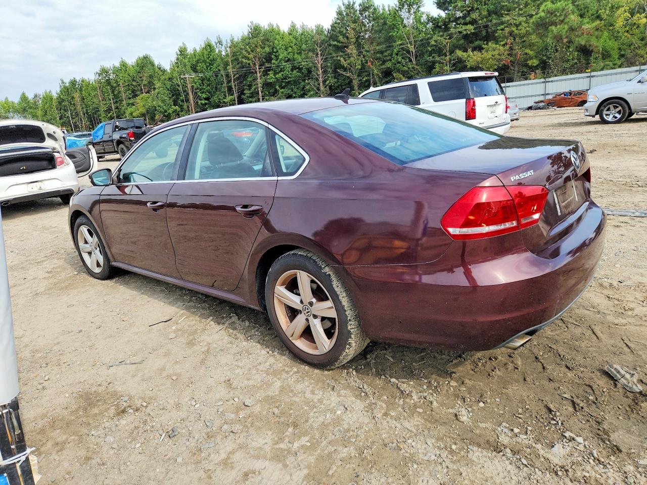 2013 Volkswagen Passat Se Maroon vin: 1VWBP7A30DC018988