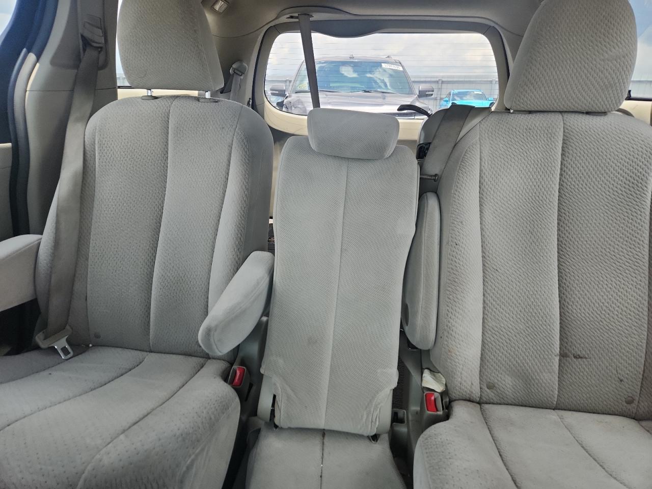 2011 Toyota Sienna Le Gold vin: 5TDKK3DC4BS070481