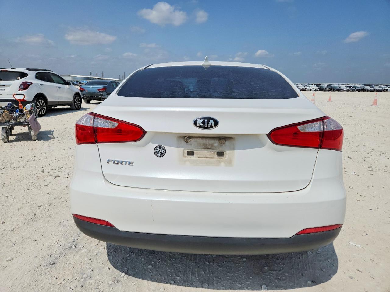 2015 Kia Forte Lx White vin: KNAFX4A6XF5415724