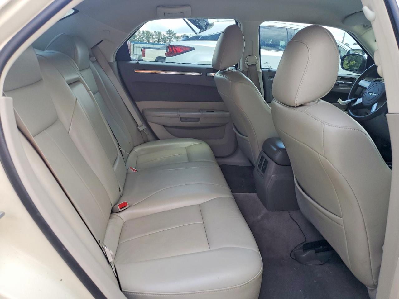 2010 Chrysler 300 Touring White vin: 2C3CA5CV9AH265970