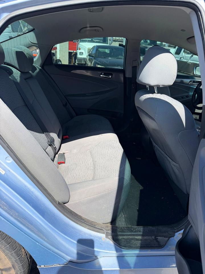 2015 Hyundai Sonata Hybrid Base Blue vin: KMHEC4A41FA121110