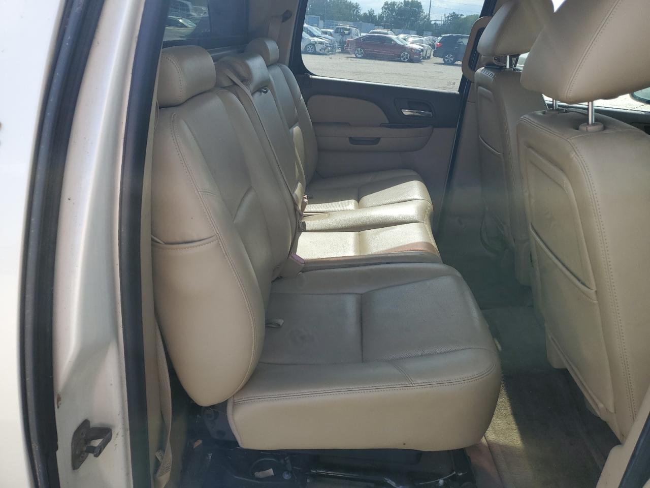 2010 Chevrolet Avalanche Ltz Серебряный vin: 3GNVKGE04AG140719