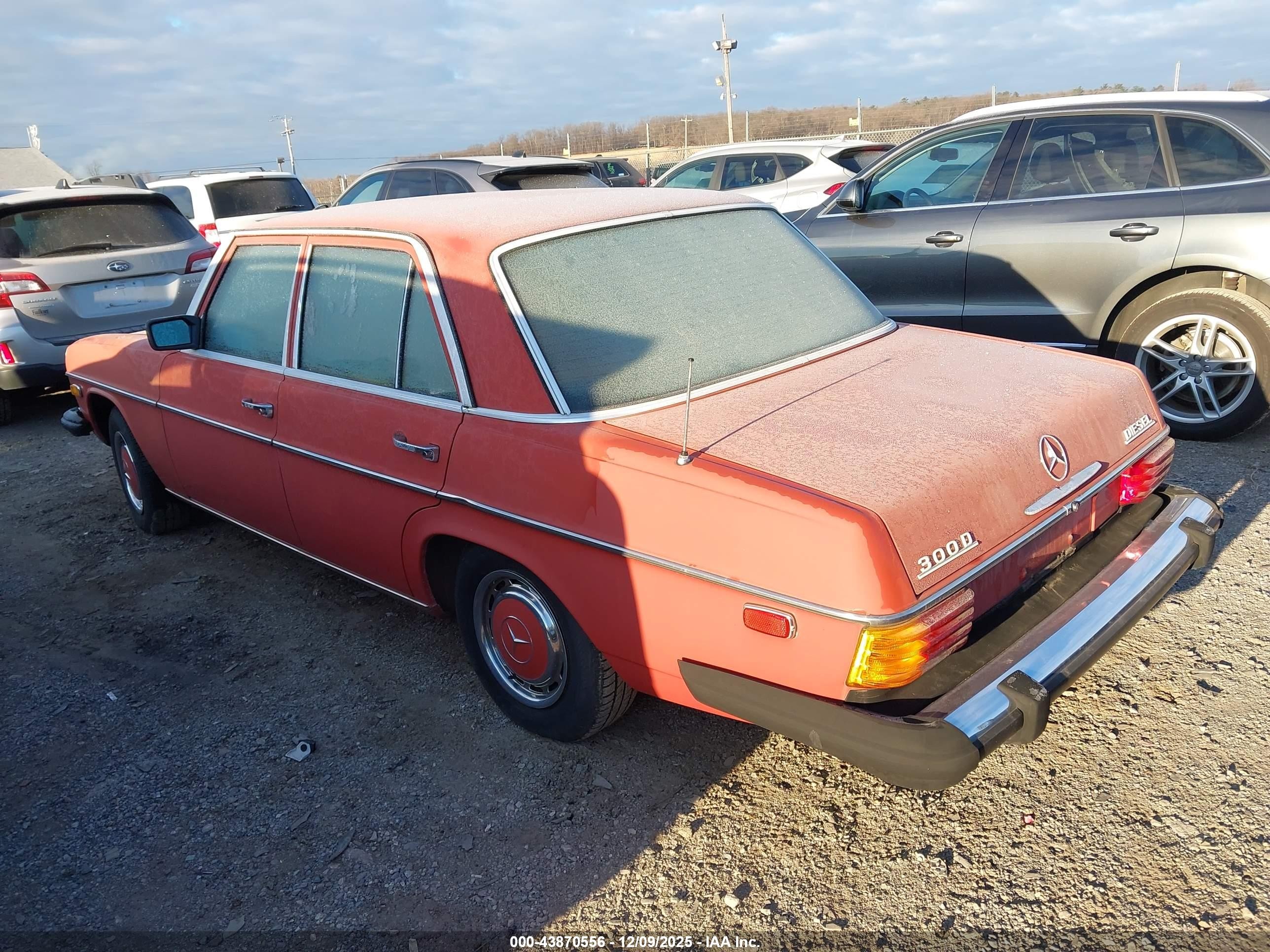 1975 Mercedes-benz 300d   Красный vin: 11511412003846   
