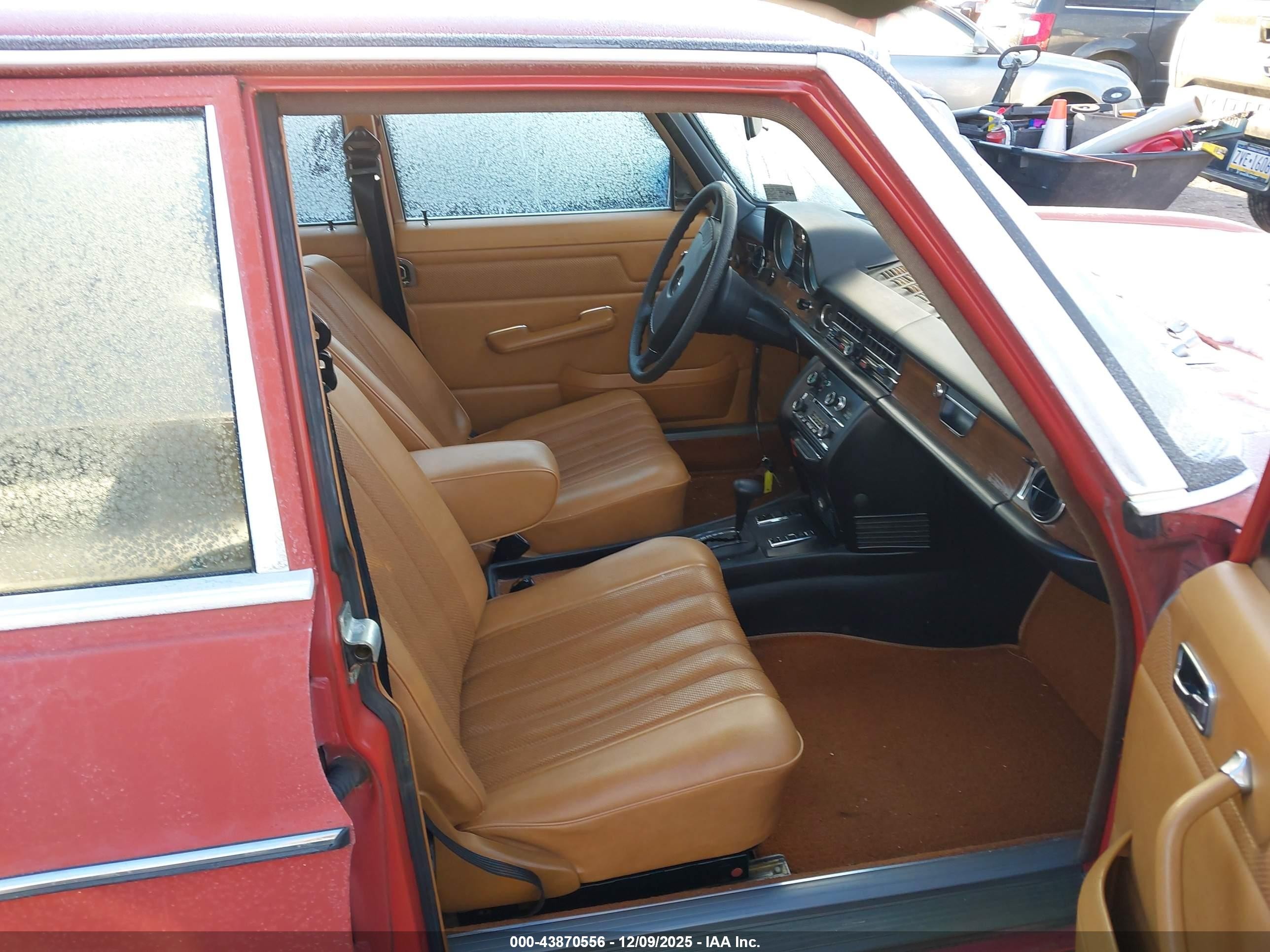 1975 Mercedes-benz 300d   Красный vin: 11511412003846   