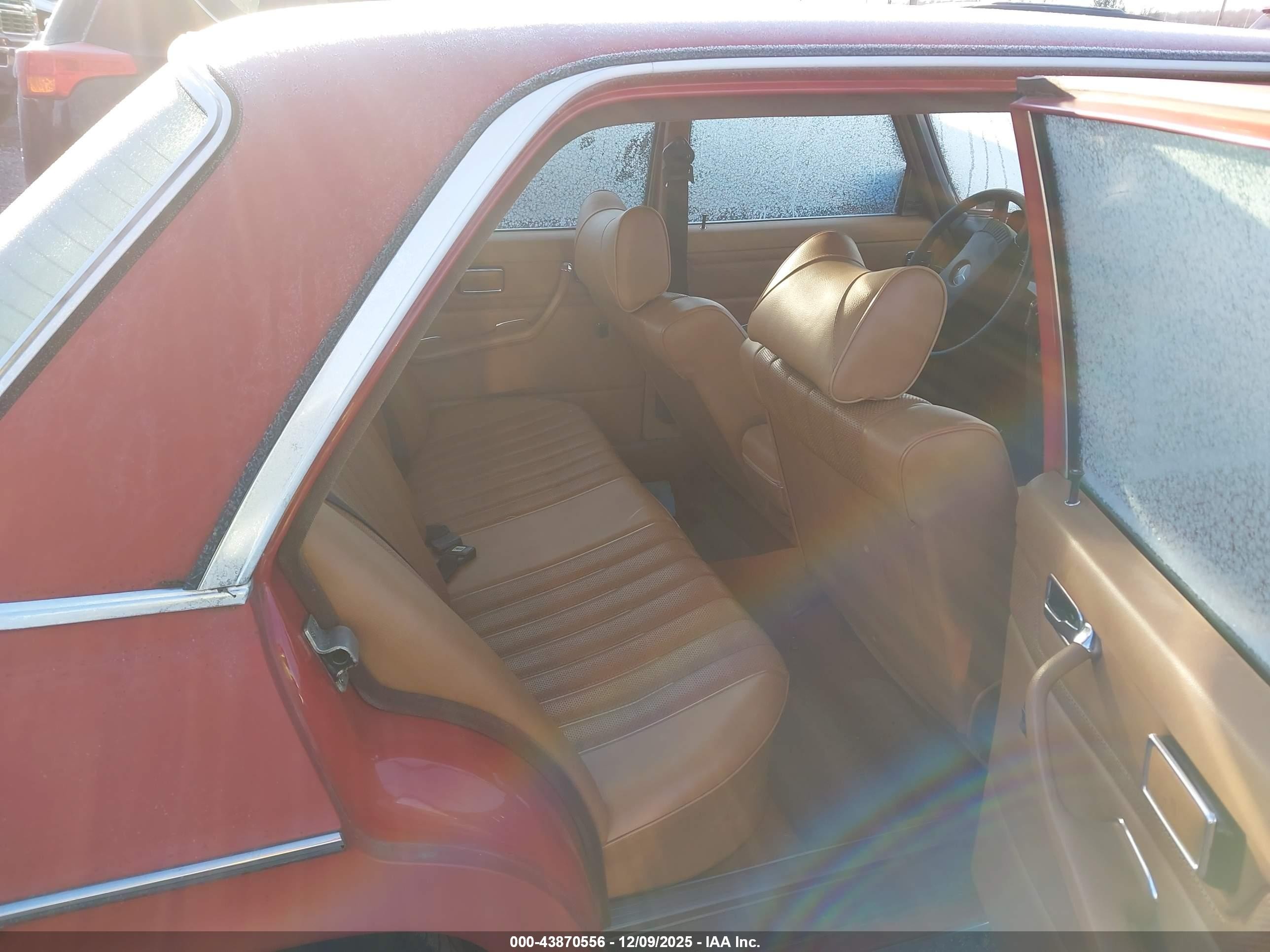 1975 Mercedes-benz 300d   Красный vin: 11511412003846   