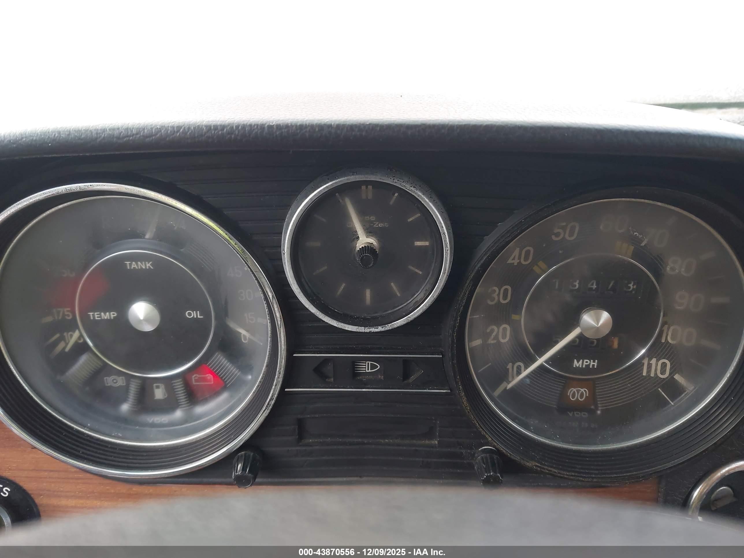 1975 Mercedes-benz 300d   Красный vin: 11511412003846   