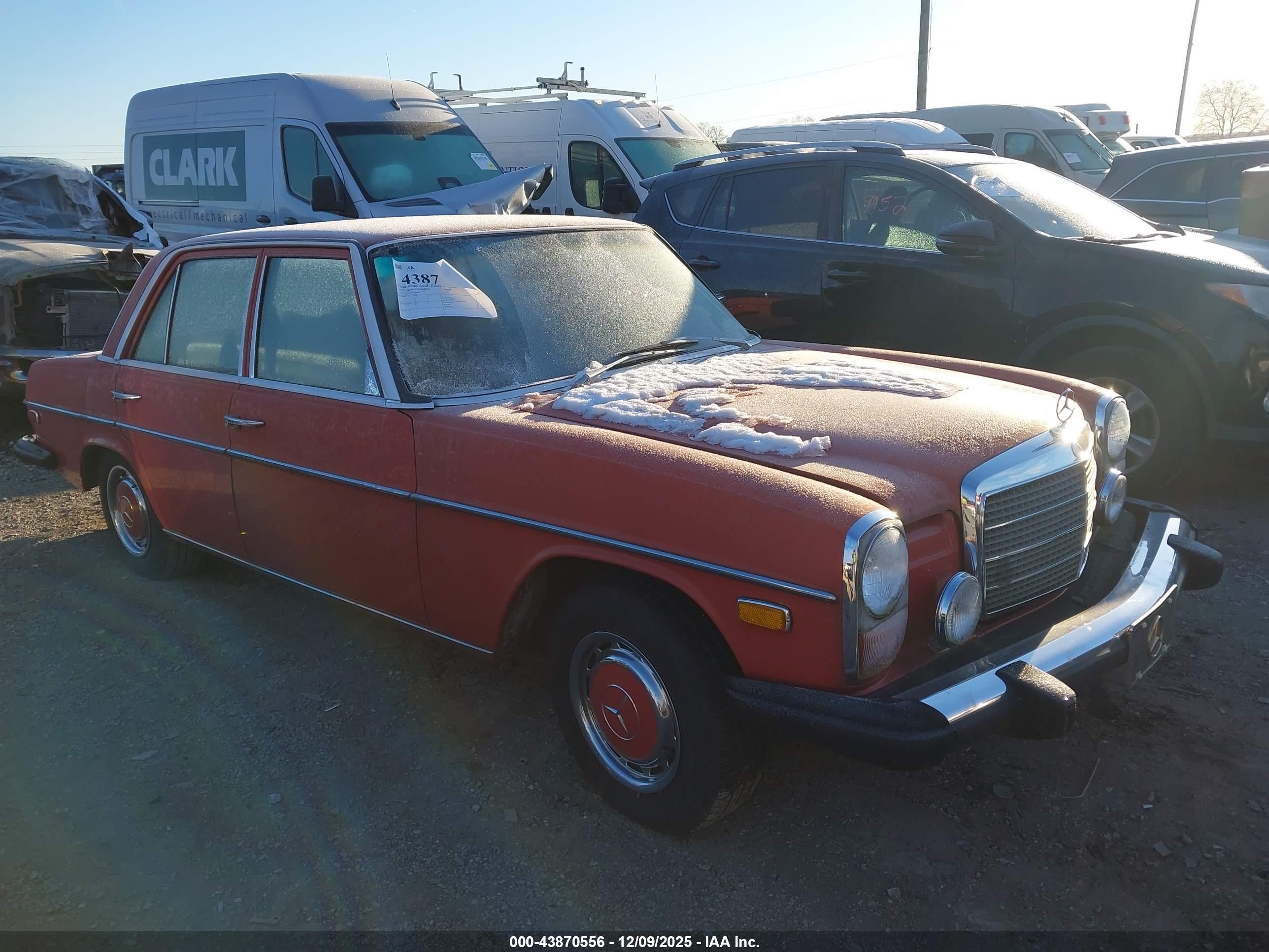 1975 Mercedes-benz 300d   Red vin: 11511412003846   
