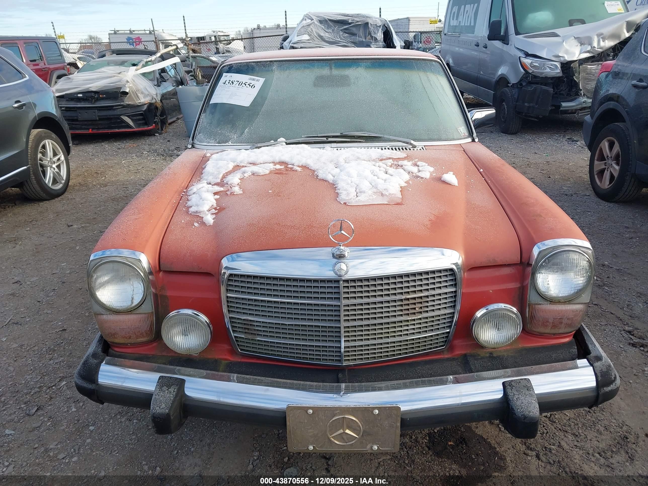 1975 Mercedes-benz 300d   Красный vin: 11511412003846   