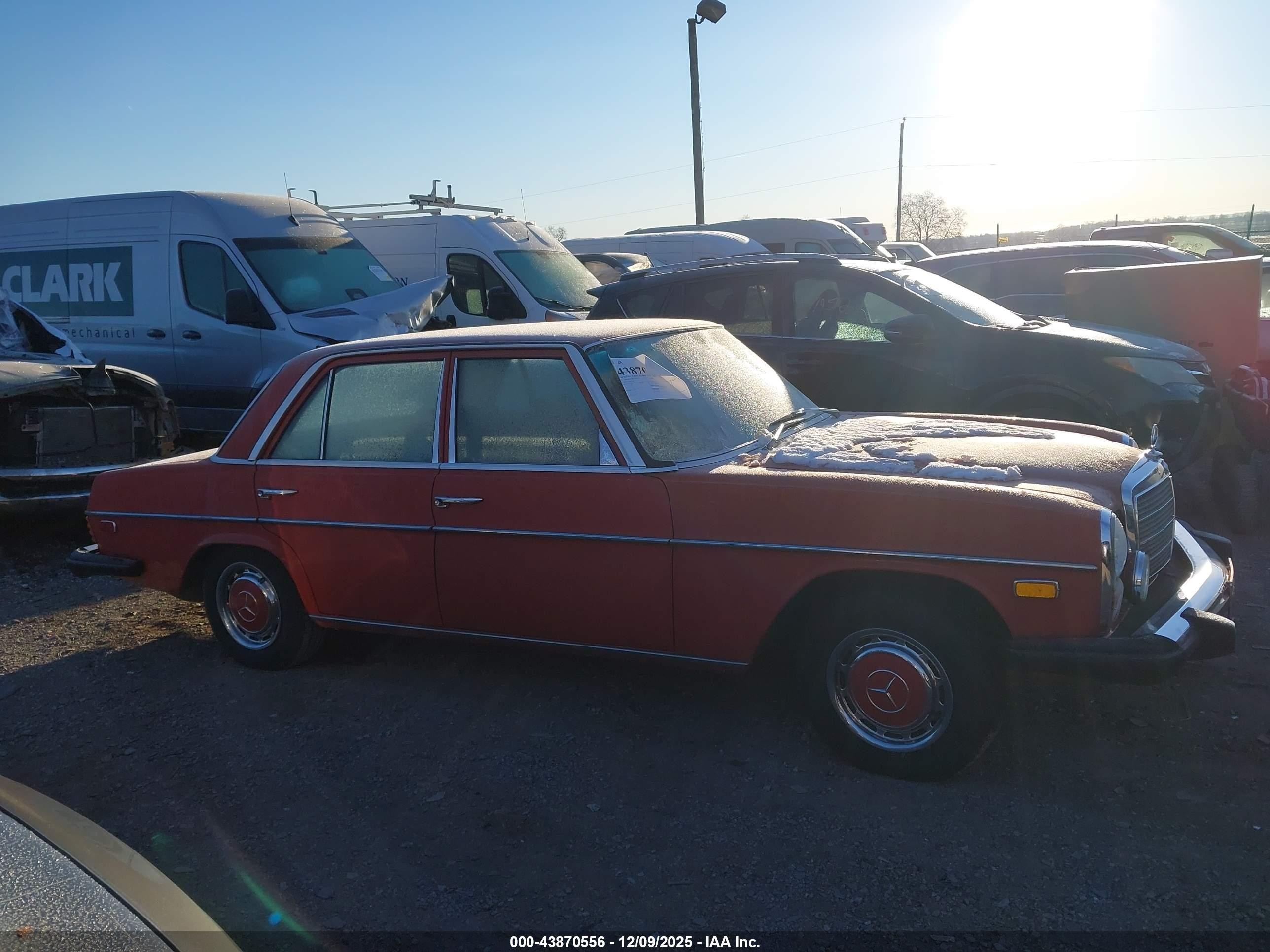 1975 Mercedes-benz 300d   Красный vin: 11511412003846   
