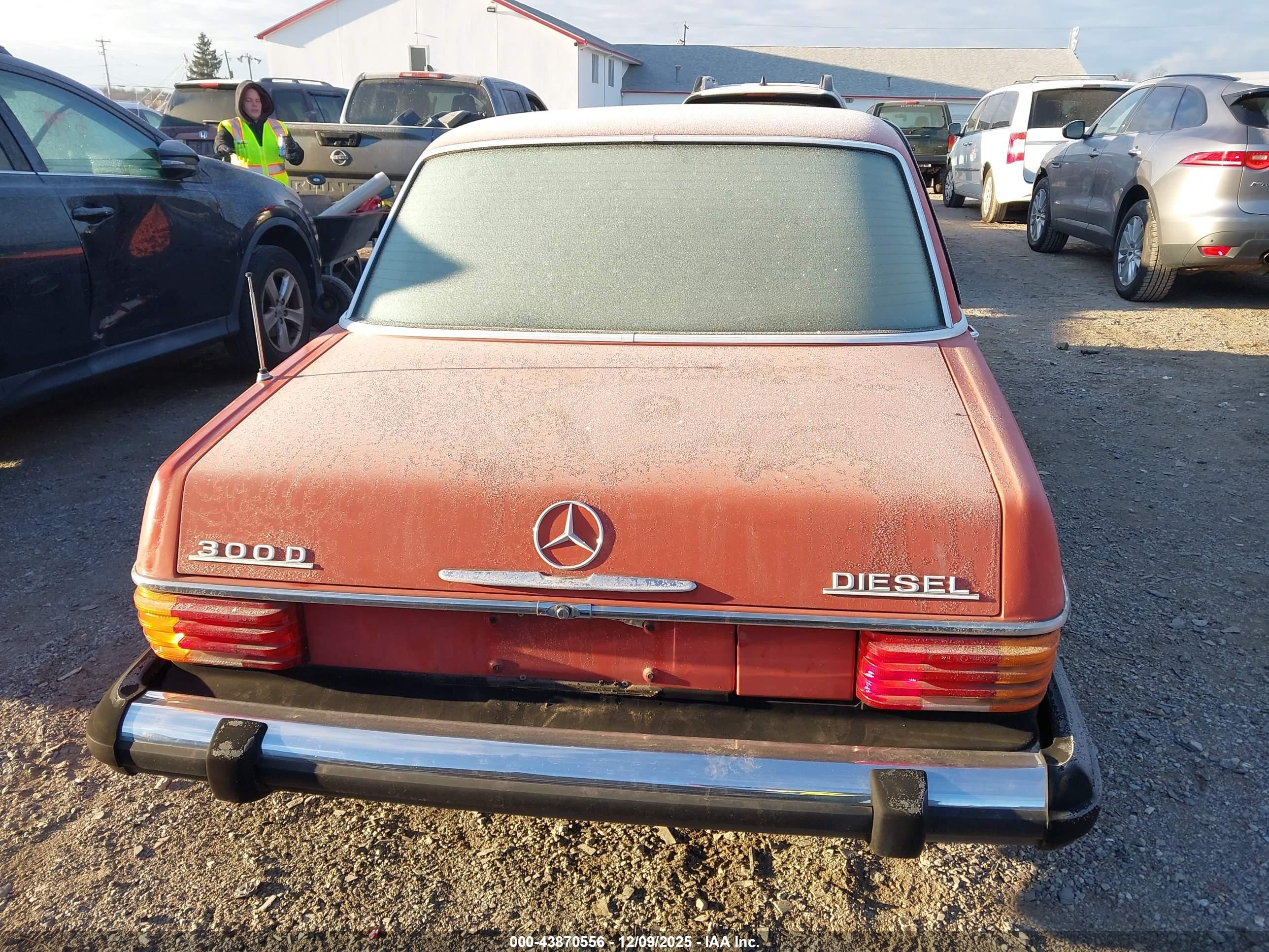 1975 Mercedes-benz 300d   Красный vin: 11511412003846   