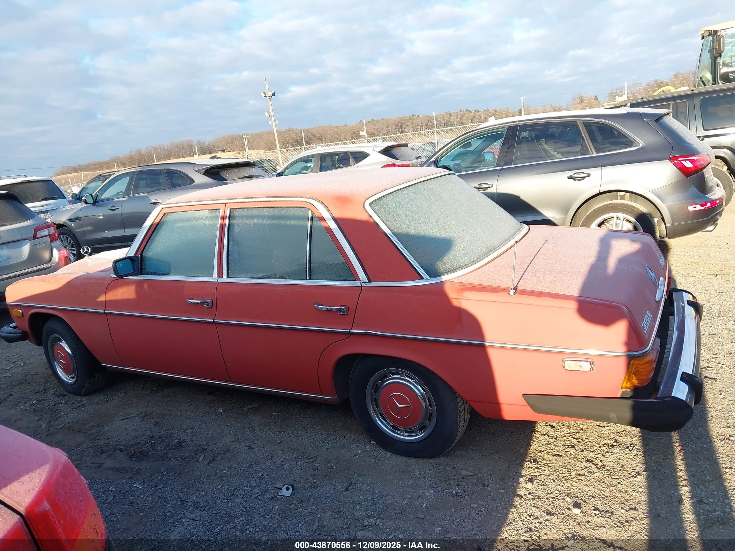 1975 Mercedes-benz 300d   Красный vin: 11511412003846   