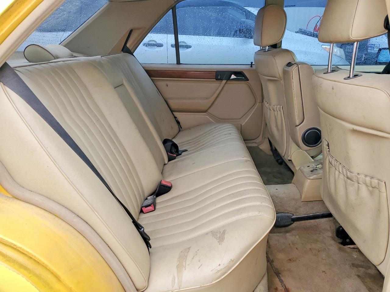 1993 Mercedes-benz 300 D Желтый vin: WDBEB28E4PB972550