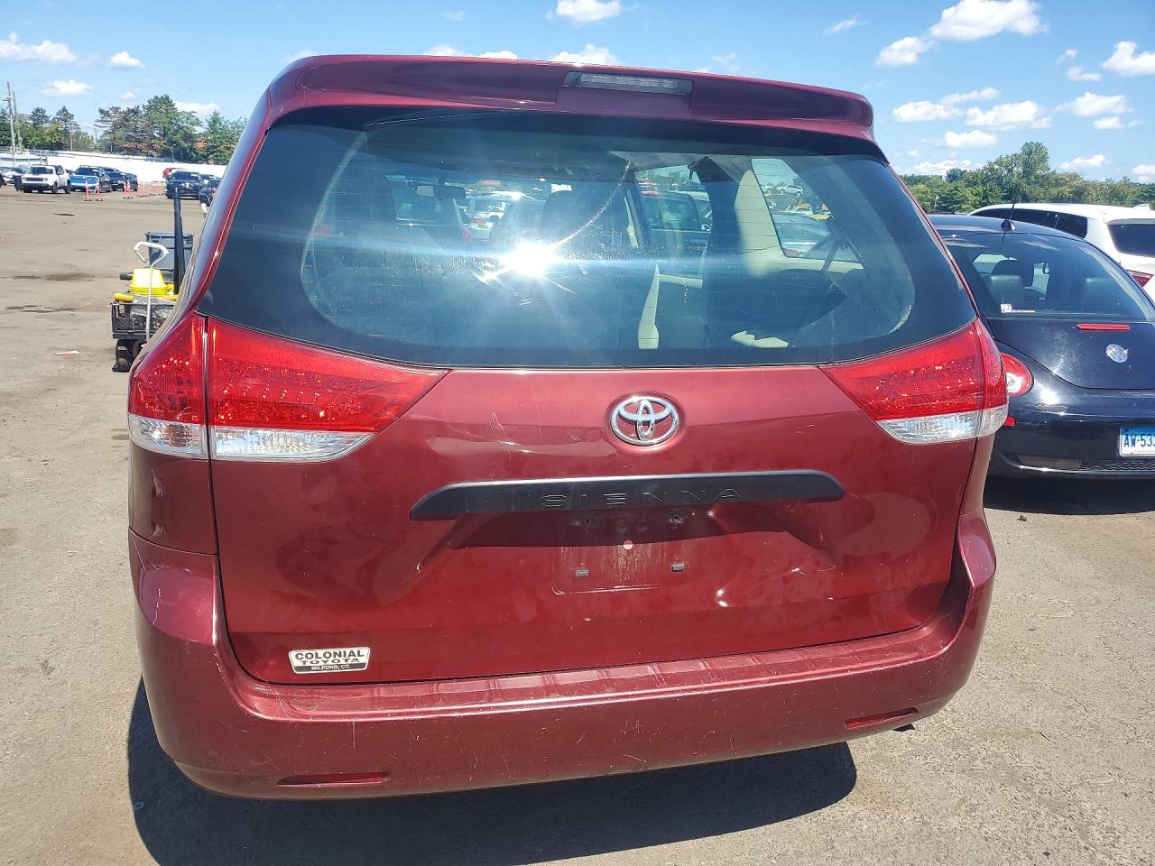 2014 Toyota Sienna L 7-passenger Maroon vin: 5TDZK3DC1ES508005