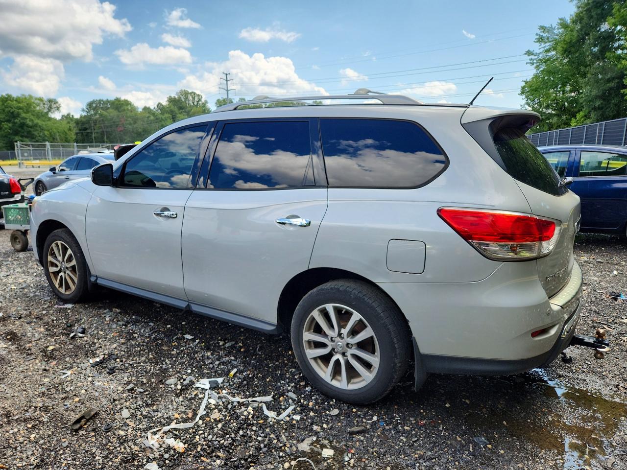 2015 Nissan Pathfinder Sv Silver vin: 5N1AR2MM5FC665675