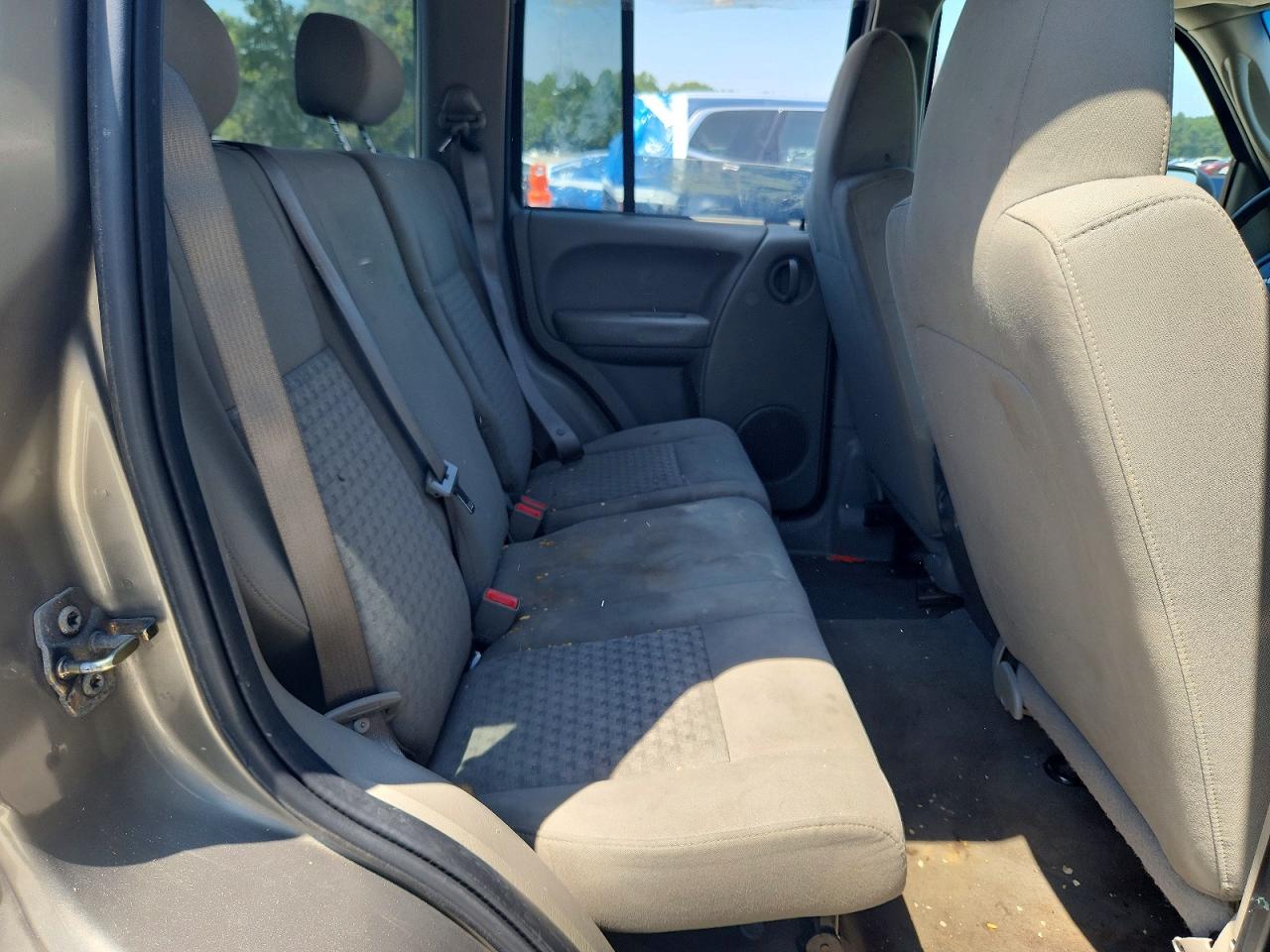 2006 Jeep Liberty Sport Золотой vin: 1J4GL48K76W241637