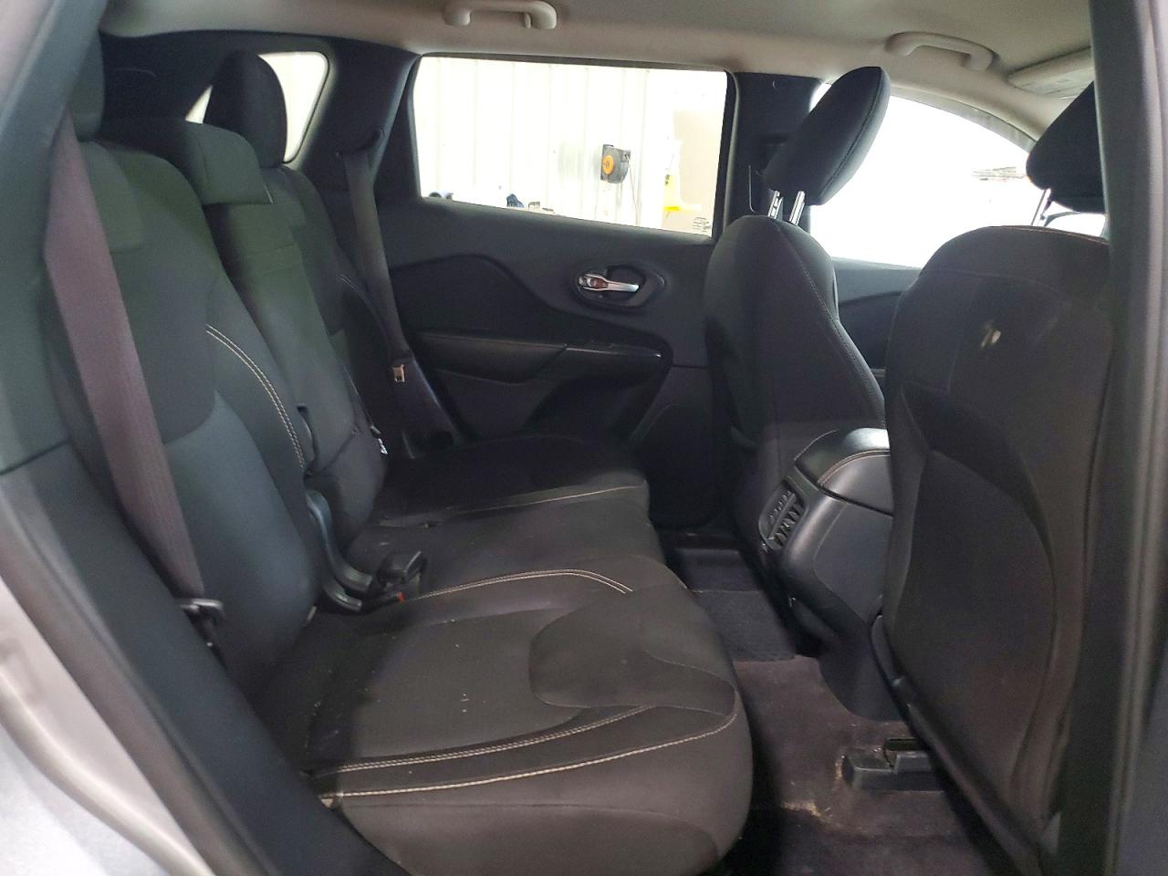 2016 Jeep Cherokee Latitude Gray vin: 1C4PJMCS6GW322441