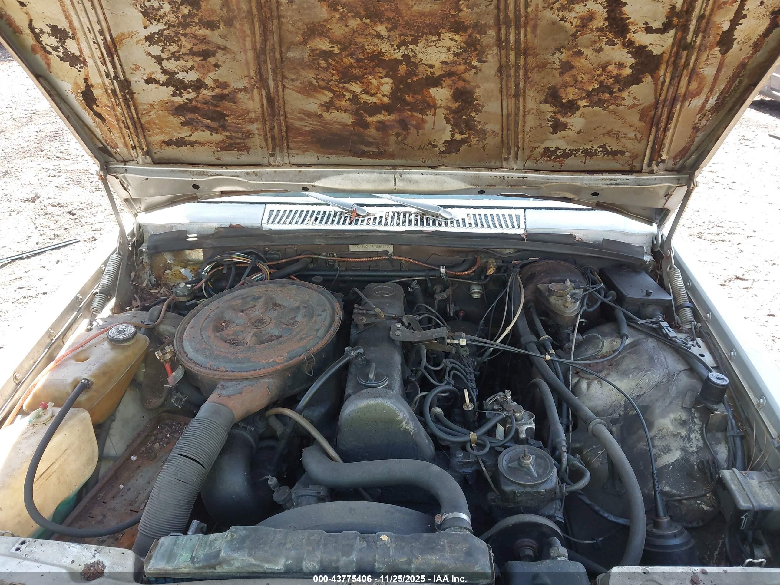 1979 Mercedes-benz 300   Серебряный vin: 11612012006482   