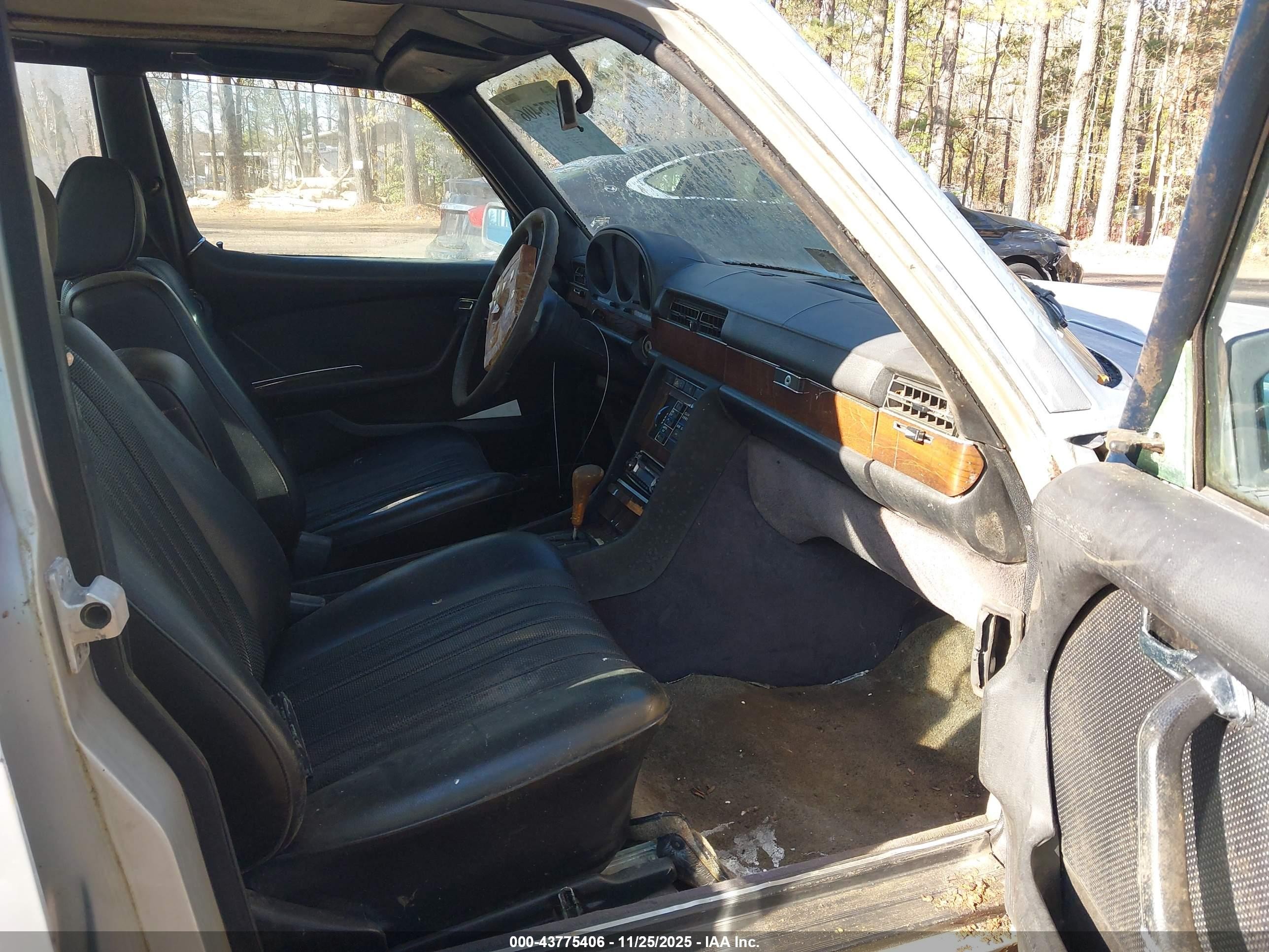 1979 Mercedes-benz 300   Серебряный vin: 11612012006482   