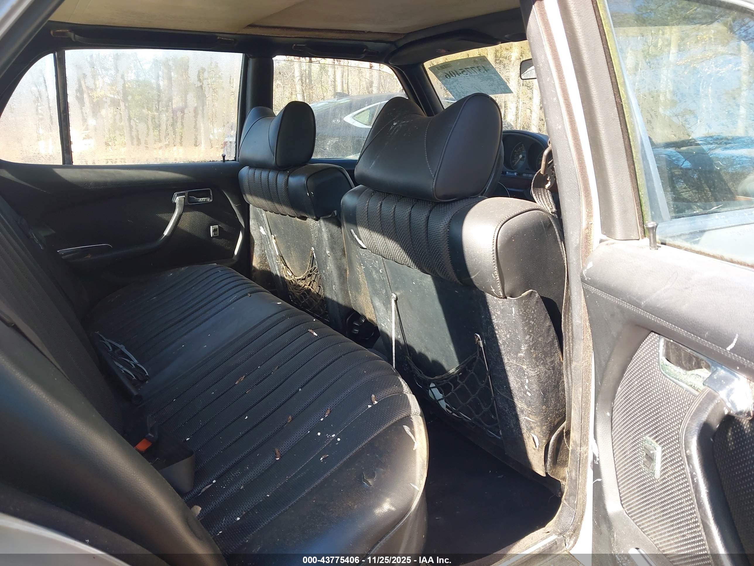 1979 Mercedes-benz 300   Серебряный vin: 11612012006482   