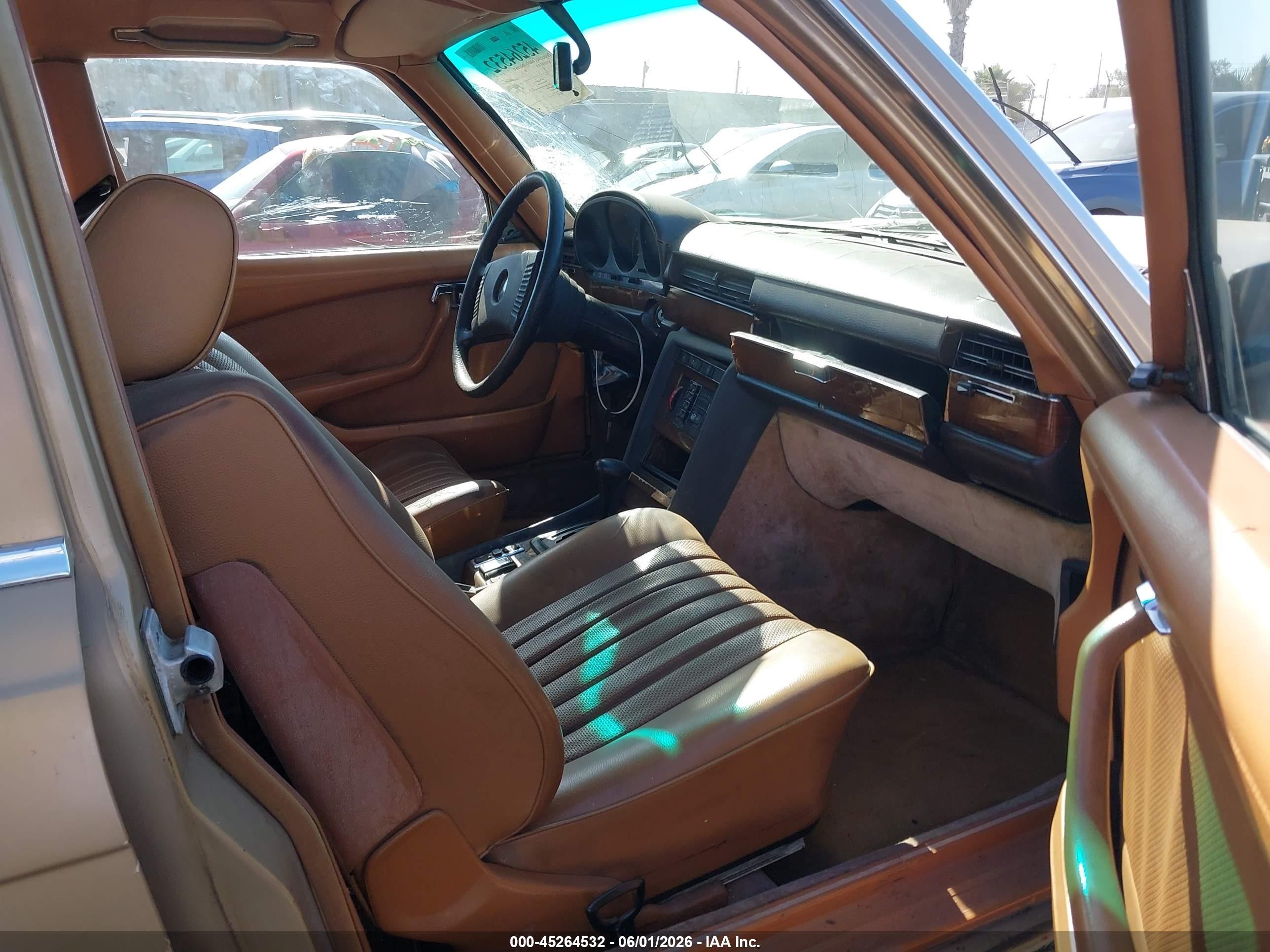 1980 Mercedes Benz 300 Brown vin: 11612012023333