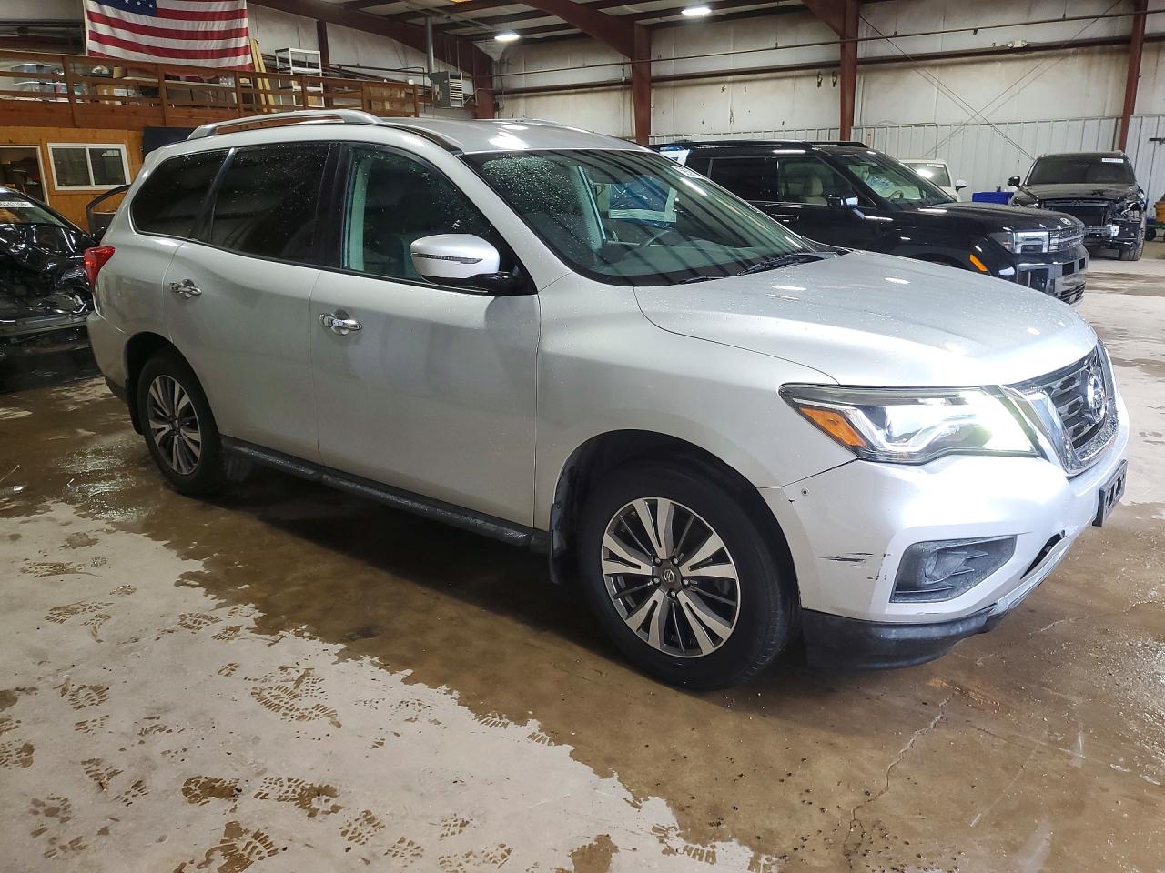 2017 Nissan Pathfinder S Silver vin: 5N1DR2MNXHC606162