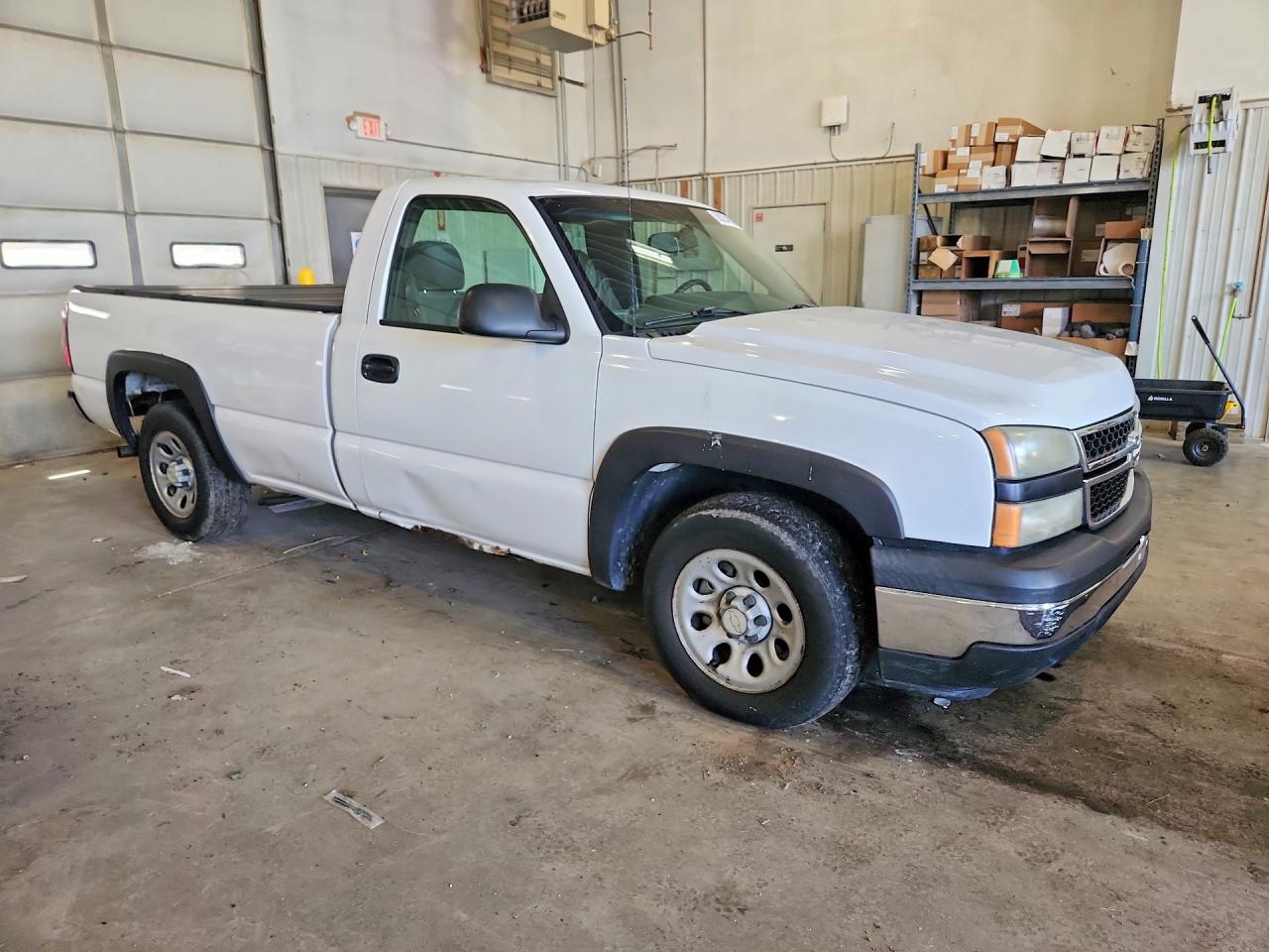 2007 Chevrolet Silverado C1500 Classic White vin: 1GCEC14X87Z164869
