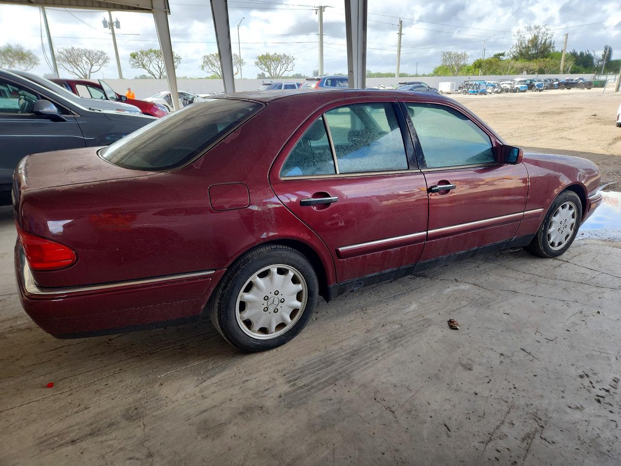 1999 Mercedes-benz E 300td Maroon vin: WDBJF25H8XA825025