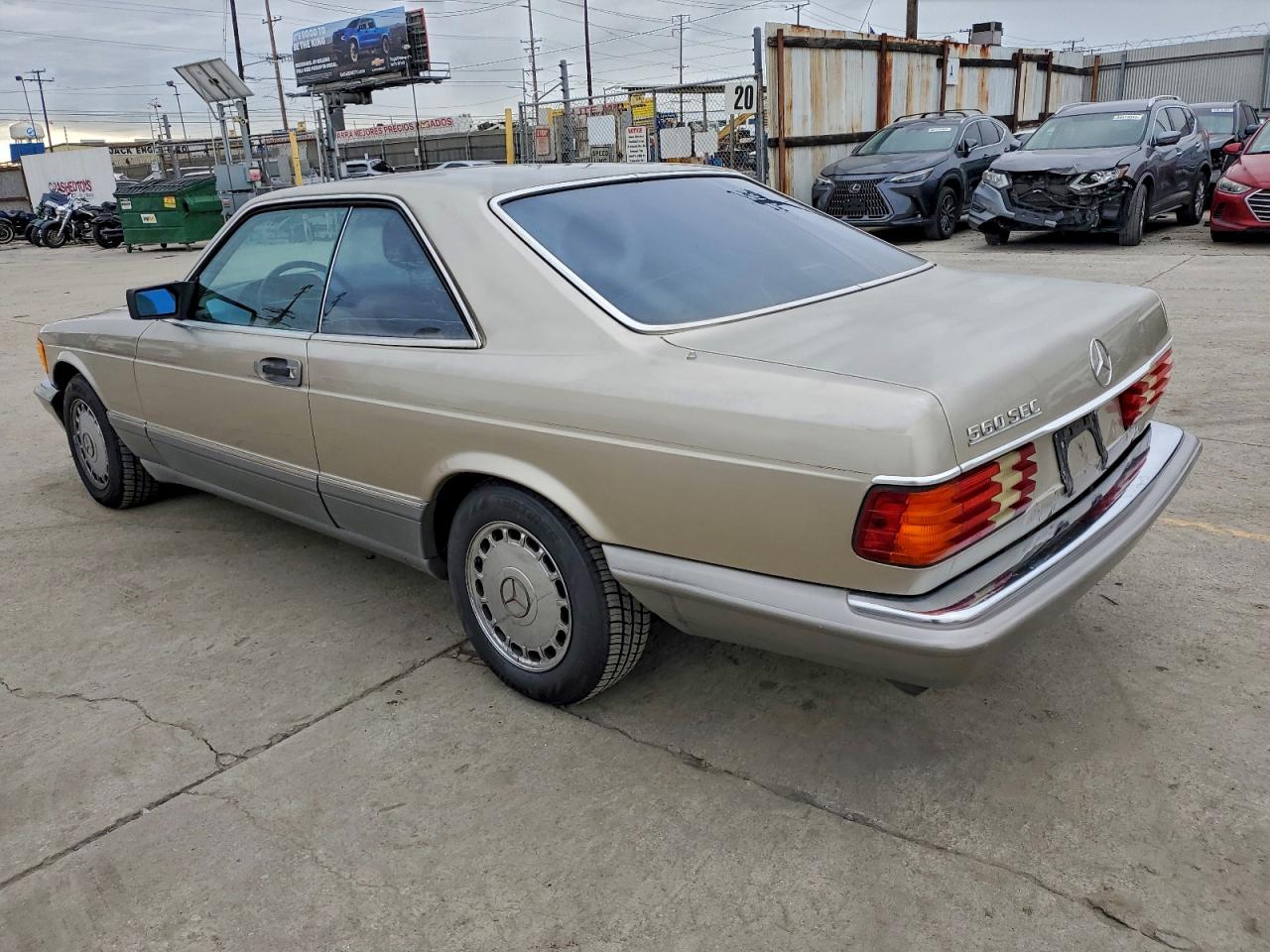 1986 Mercedes-benz 560 Sec Бежевый vin: WDBCA45D5GA245991