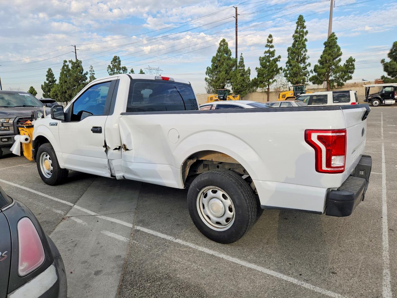 2015 Ford F150 White vin: 1FTMF1C88FKE52461
