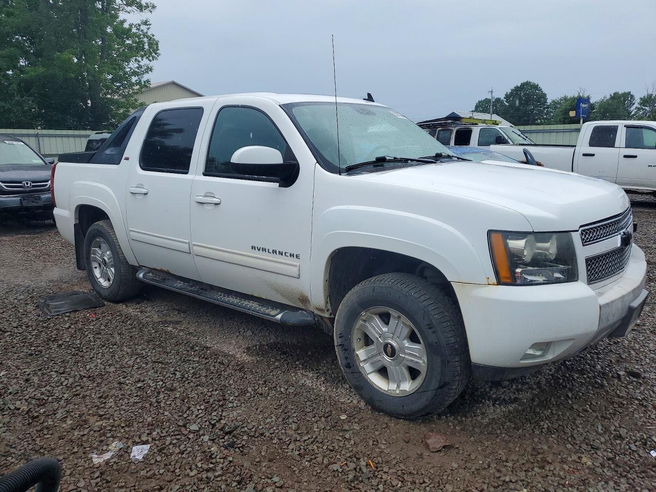 2010 Chevrolet Avalanche Lt White vin: 3GNVKFE08AG238677