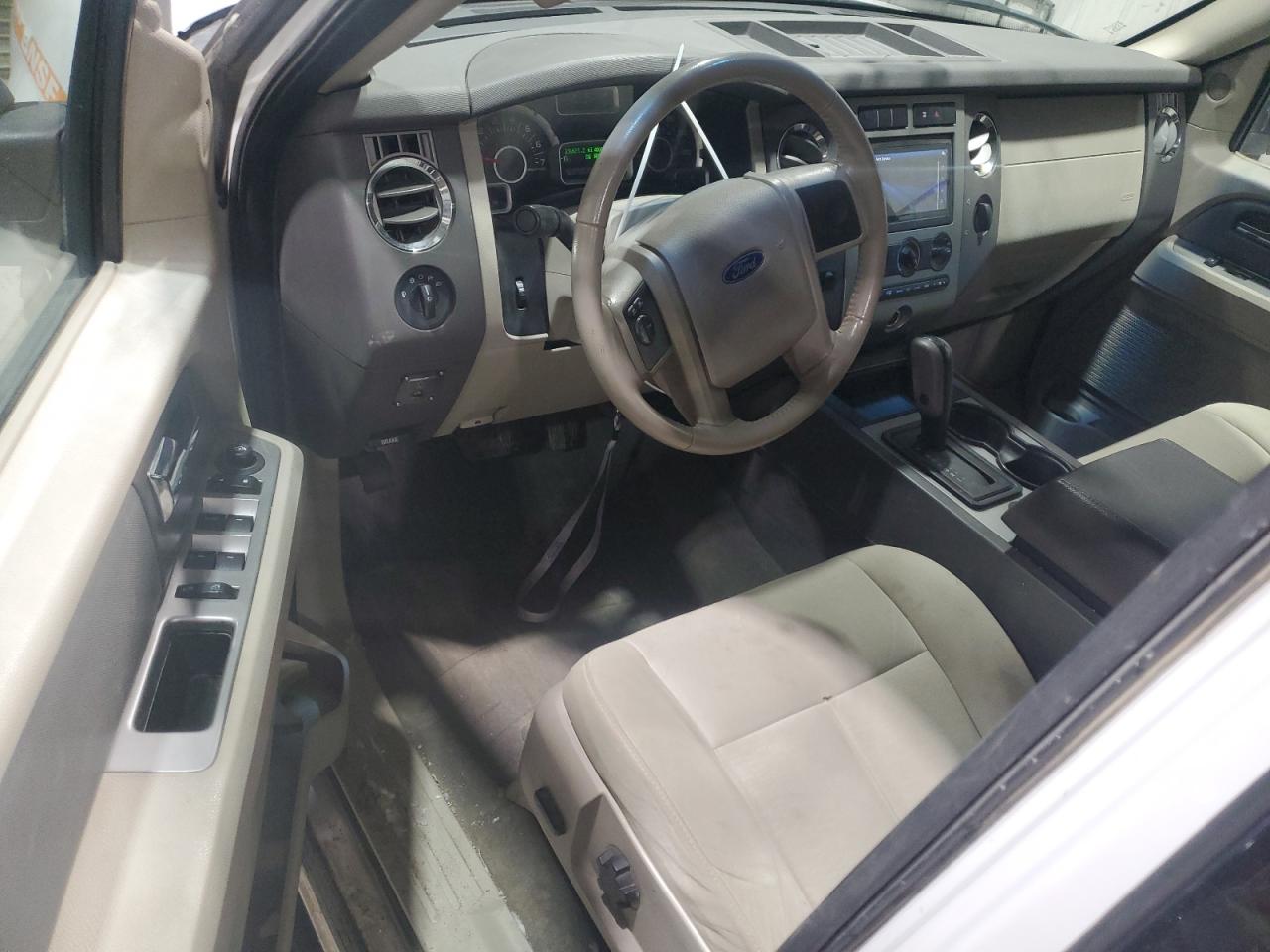 2014 Ford Expedition Xl White vin: 1FMJU1G57EEF47871 Damage: Radio, Aftermarket, Acceptable