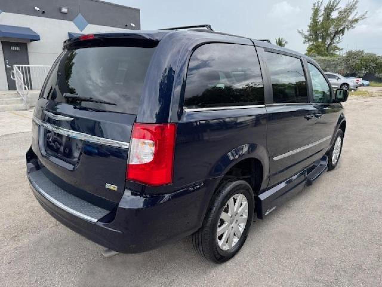 2014 Chrysler Town & Country Touring Blue vin: 2C4RC1BG7ER271083