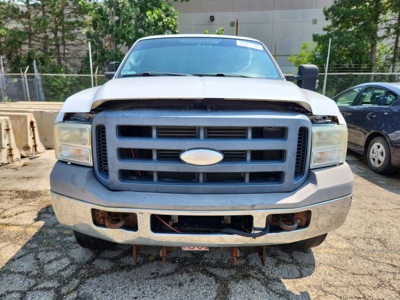 2005 Ford F250 Super Duty White vin: 1FTSX21P45ED39303